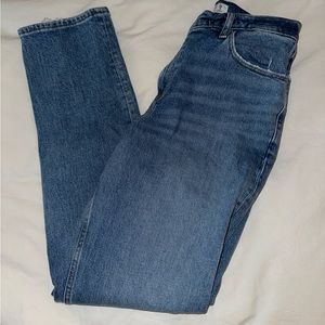 Abercrombie Curve Love High Rise 90's Straight Jean, size 28 / 6
